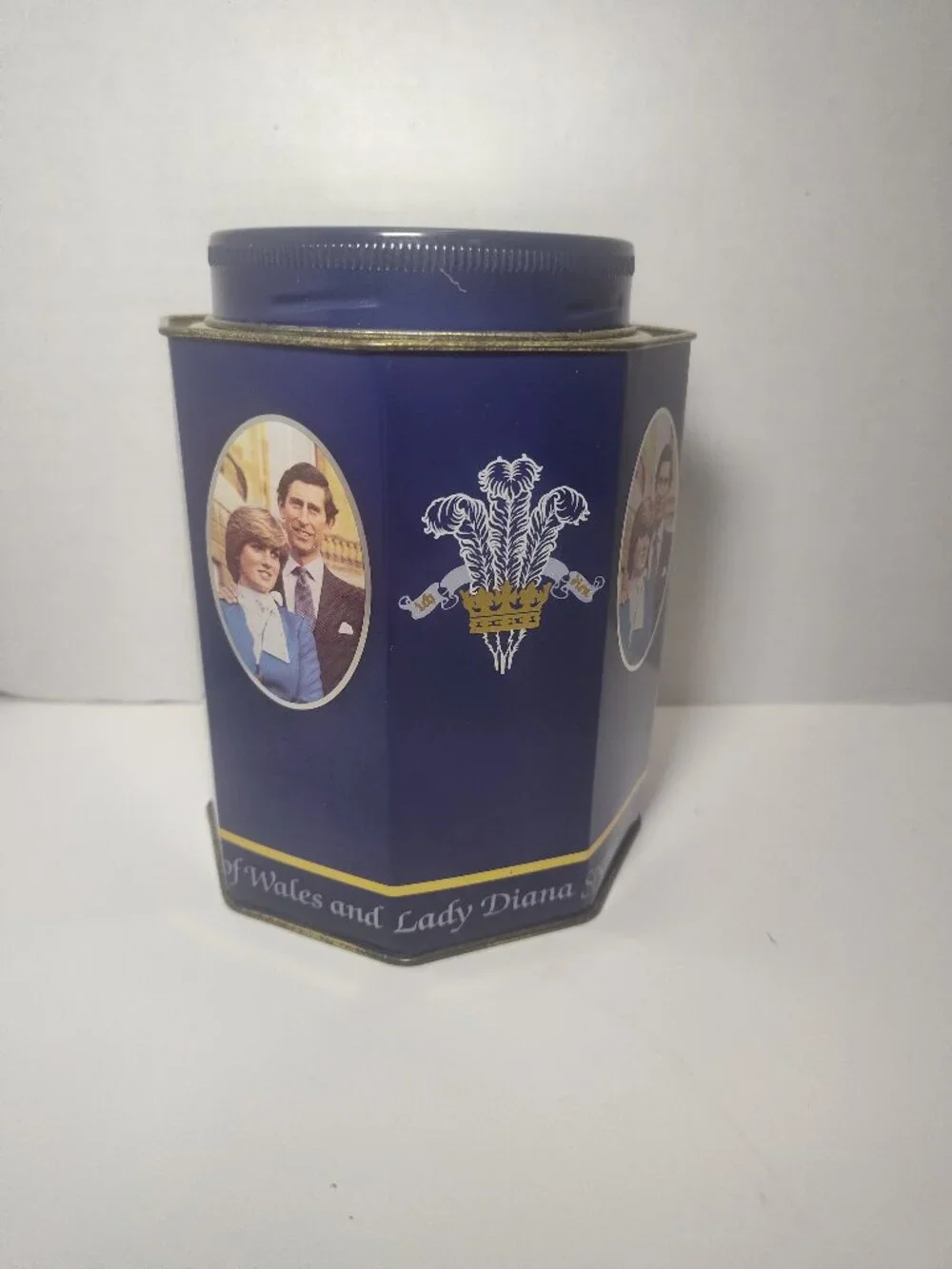 Vtg. 1981 Prince Charles Lady Diana Royal Wedding Tea Tin Made England Hexagon